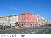 Санкт-Петербург, вид на Невский проспект с Аничкова моста (2014 год). Редакционное фото, фотограф Овчинникова Ирина / Фотобанк Лори