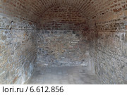 Цистерна 1, вид изнутри, Генуэзская крепость, город Судак, республика Крым, Россия (2014 год). Редакционное фото, фотограф Игорь Долгов / Фотобанк Лори