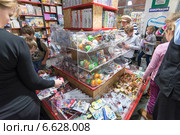 Магазин познавательных игрушек в Экспериментаниуме (2014 год). Редакционное фото, фотограф Володина Ольга / Фотобанк Лори