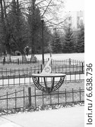 Арт-объект "Солнечные часы" в Тюмени. Сибирь (2014 год). Редакционное фото, фотограф Валерий Акулич / Фотобанк Лори