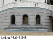 Три арочных окна на полукруглой стене. Стоковое фото, фотограф Мичурина Ирина / Фотобанк Лори