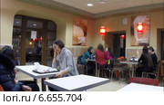 В ресторане Burger king, Уфа (2013 год). Редакционное видео, видеограф Mikhail Erguine / Фотобанк Лори