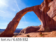 Из красного песчаника арка Корона (Corona Arch), США, штат Юта (2014 год). Стоковое фото, фотограф Ирина Кожемякина / Фотобанк Лори