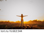 Силуэт девушки на закате. Стоковое фото, фотограф Алексей Шлыков / Фотобанк Лори