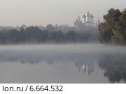 Река Москва и Коломенский кремль утром в туман (2014 год). Стоковое фото, фотограф Дмитрий Неумоин / Фотобанк Лори