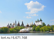 Вид на Измайловский кремль и Серебряно-Виноградный пруд летом, Москва (2014 год). Редакционное фото, фотограф Овчинникова Ирина / Фотобанк Лори