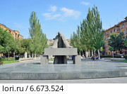 Памятник Александру Таманяну (2014 год). Редакционное фото, фотограф Овчинникова Ирина / Фотобанк Лори