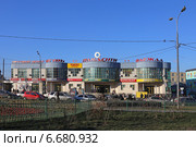Торговый центр «Грандсити» рядом с метро "Площадь Ильича", Москва, ул. Золоторожский Вал, 42 (2014 год). Редакционное фото, фотограф Алексей Гусев / Фотобанк Лори