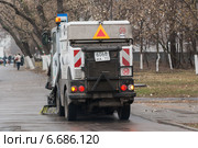 Машина для уборки тротуаров (2014 год). Редакционное фото, фотограф Родион Власов / Фотобанк Лори