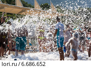 Пенная вечеринка на курорте, Кемер, Турция (2014 год). Редакционное фото, фотограф Володина Ольга / Фотобанк Лори