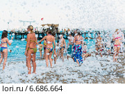 Пенная вечеринка на курорте, Кемер, Турция (2014 год). Редакционное фото, фотограф Володина Ольга / Фотобанк Лори