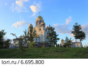 Солнце осветило золотые купола Храма-на-Крови. Екатеринбург (2014 год). Стоковое фото, фотограф Анатолий Матвейчук / Фотобанк Лори