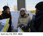 Акция Amnesty International в Москве "Бесплатные уроки английского" против смертной казни в США (2014 год). Редакционное фото, фотограф Анна Юферева / Фотобанк Лори
