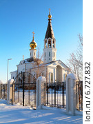 Вид на Свято-Никольский православный храм зимой, Губкинский (2014 год). Стоковое фото, фотограф Артём Крылов / Фотобанк Лори