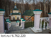 Часовня над святым  источником и купальня. Ибердский Александро-Невский Софрониев монастырь, поселок Ибердский, Кораблинский район, Рязанская область (2014 год). Стоковое фото, фотограф Марина Круглякова / Фотобанк Лори