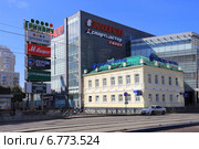 Банк MGA Москвы в Екатеринбурге рядом с Гринвичем (2014 год). Редакционное фото, фотограф Анатолий Матвейчук / Фотобанк Лори