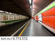 Интерьер станции метро Москова в Милане, Италия (2014 год). Редакционное фото, фотограф Наталья Волкова / Фотобанк Лори