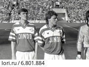 Футбол. Сергей Родионов и Валерий Шмаров на поле (1990 год). Редакционное фото, фотограф Зобков Юрий / Фотобанк Лори