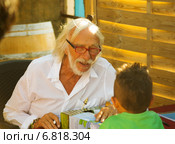 Pierre Richard autographing at his winery (2014 год). Редакционное фото, фотограф Яков Филимонов / Фотобанк Лори