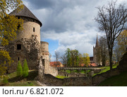 Май в старом Венденском замке. Цесис, Латвия (2014 год). Стоковое фото, фотограф Виктор Карасев / Фотобанк Лори