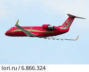 Canadair CL-600-2B19 Regional Jet CRJ-200ER (бортовой VQ-BFB) авиакомпании «Руслайн» (RusLine) вылетает из Домодедова (2013 год). Редакционное фото, фотограф Alexei Tavix / Фотобанк Лори