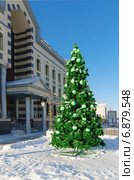 Город Казань. Новогодняя елка перед офисом "Сбербанка России" (2015 год). Редакционное фото, фотограф Зобков Юрий / Фотобанк Лори