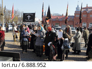 Сергиев Посад. Молебен на крестный ход в день празднования 700-летия преподобного Сергия (2014 год). Редакционное фото, фотограф Дмитрий Неумоин / Фотобанк Лори