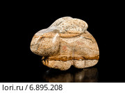 Резная фигурка кролик из камня (2014 год). Редакционное фото, фотограф verbaska / Фотобанк Лори