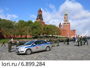 Машина военной автоинспекции на Красной площади при репетиции парада, Москва (2014 год). Редакционное фото, фотограф Алексей Гусев / Фотобанк Лори