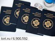 Оформление личной медицинской книжки (2015 год). Редакционное фото, фотограф Марина Орлова / Фотобанк Лори