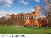 Исторический королевский замок Вавель в Кракове (2014 год). Стоковое фото, фотограф Наталья Волкова / Фотобанк Лори