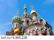 Санкт-Петербург. Купола храма Спаса-на-Крови на фоне неба. Редакционное фото, фотограф FotograFF / Фотобанк Лори