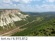 Панорама столовой горы (Беш-Кош), вид с северной стороны Чуфут-Кале (2014 год). Стоковое фото, фотограф Игорь Долгов / Фотобанк Лори