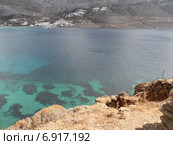Вид на залив в Эгиали. Остров Аморгос. Киклады. Греция (2014 год). Стоковое фото, фотограф Роман Каменский / Фотобанк Лори