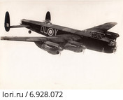 Самолёт «Авро 683 Ланкастер» ( Avro 683 Lancaster) — британский тяжёлый четырёхмоторный бомбардировщик. Старая фотография времён Второй мировой войны. Стоковая иллюстрация, иллюстратор александр афанасьев / Фотобанк Лори