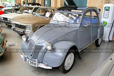 Citroen 2CV (2014 год). Редакционное фото, фотограф Art Konovalov / Фотобанк Лори