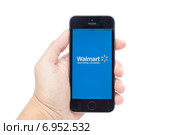 Walmart - американская розничная торговля,  управляет крупнейшей розничной сетью в мире (2014 год). Редакционное фото, фотограф Вдовиченко Денис / Фотобанк Лори