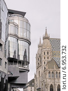 Дом Хааса (Haas-Haus) и собор св. Стефана на Штефансплац в Вене. Австрия (2014 год). Стоковое фото, фотограф stargal / Фотобанк Лори