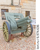Советская 122-мм гаубица образца 1910/30 годов в Музее Войска Польского в Варшаве, Польша (2014 год). Редакционное фото, фотограф Иван Марчук / Фотобанк Лори