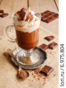 Irish coffee on wooden table. Party dessert. Стоковое фото, агентство BE&W Photo / Фотобанк Лори