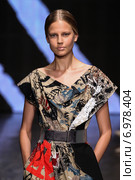 NEW YORK, NY - SEPTEMBER 08: Model Elisabeth Erm walk the runway at Donna Karan New York during MBFW Spring 2015 at 547 West 26th Street on September 8, 2014 in NYC. Редакционное фото, фотограф Anton Oparin / Фотобанк Лори