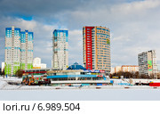 Вид на метро "Чертановская" и Балаклавский проспект. Москва (2015 год). Редакционное фото, фотограф E. O. / Фотобанк Лори
