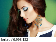 Portrait of beautiful brunette woman with earring. Perfect makeup. Стоковое фото, агентство Ingram Publishing / Фотобанк Лори