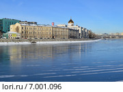 Пречистенская набережная, дома № 13, 15 строение 1, 15/1 строение 2 (Бывшее товарищество мануфактур Бутикова). Москва (2015 год). Редакционное фото, фотограф lana1501 / Фотобанк Лори