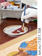 Iconographer works on new icon with brush. Стоковое фото, фотограф Яков Филимонов / Фотобанк Лори