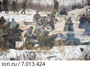 Советские воины. Реконструкция боя, произошедшего в декабре 1941 года у деревни Лызлово в Рузском районе Подмосковья. Фестиваль «Контрнаступление», посвященный битве за Москву (2014 год). Редакционное фото, фотограф Ольга Аксёнова / Фотобанк Лори