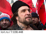 Лидер байкерского клуба «Ночные волки», президент Российской ассоциации байкеров Александр Залдостанов (Хирург) во время марша движения "Антимайдан", посвященного годовщине кровавых собыйтий на Майдане в Киеве, в центре города Москвы (2015 год). Редакционное фото, фотограф Николай Винокуров / Фотобанк Лори
