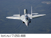 МиГ-29 М2 в полёте с поднятым тормозным щитком.  Съёмка с воздуха (2005 год). Редакционное фото, фотограф Михеев Алексей / Фотобанк Лори