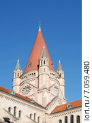 Церковь Святого Франциска Ассизского ( Franz Von Assisi Kirche) на Мексиканской площади ( Mexikoplatz) в Вене. Австрия (2014 год). Стоковое фото, фотограф stargal / Фотобанк Лори