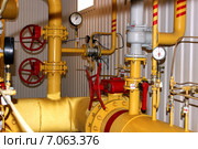 Газопроводы газорегуляторного пункта. Стоковое фото, фотограф Кохан Пётр / Фотобанк Лори